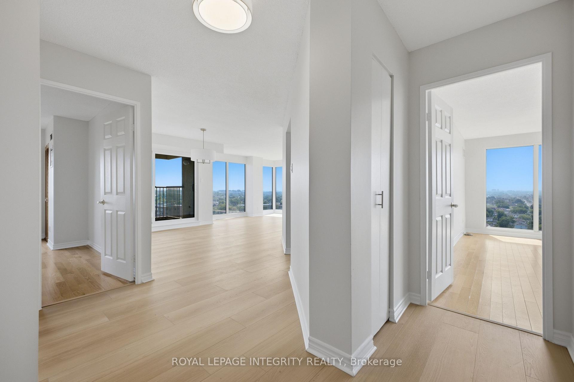 Photo 4 of Unit 1207, 545 St Laurent Boulevard, Ottawa, Viscount Alexander Park — HOMEH