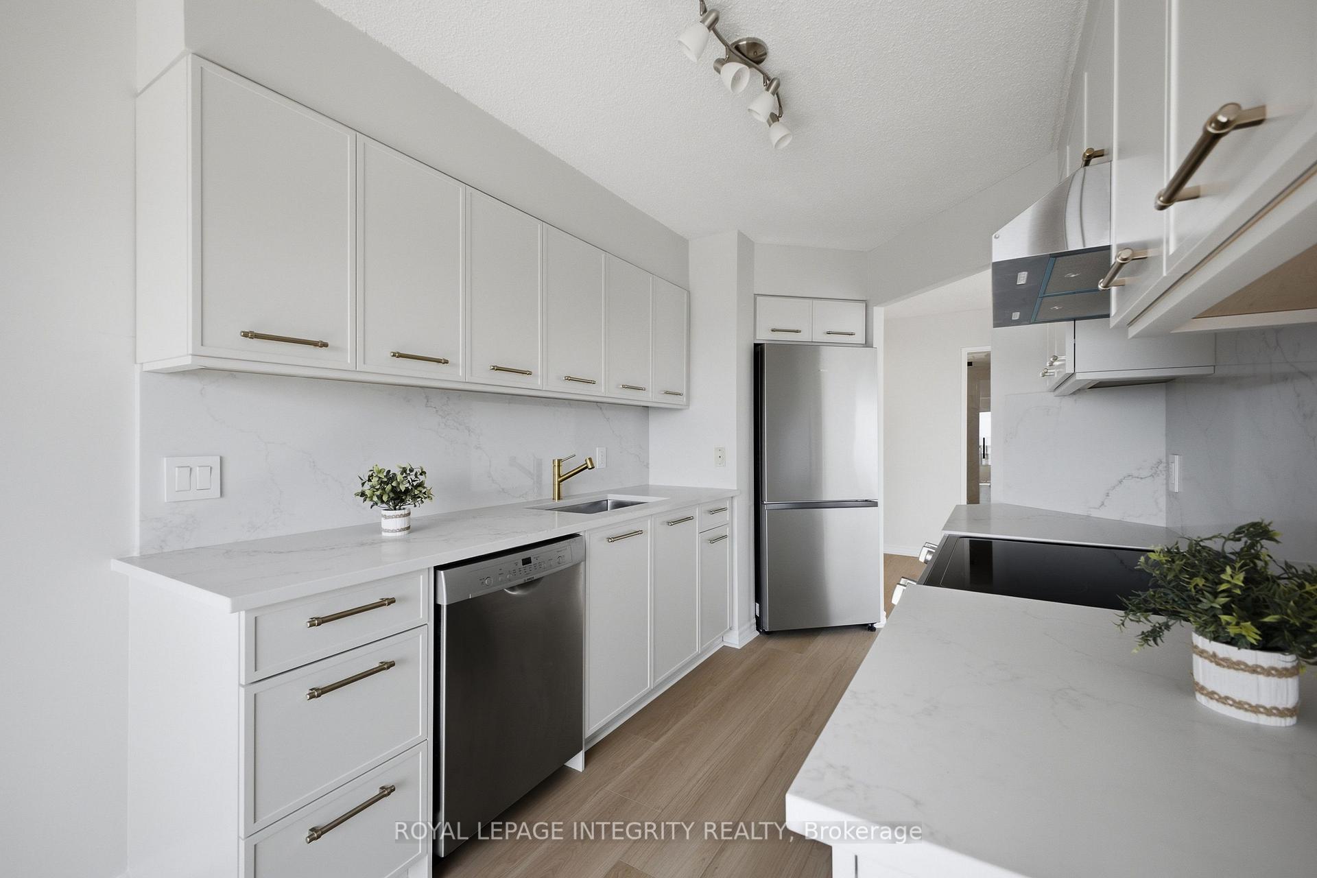 Photo 6 of Unit 1207, 545 St Laurent Boulevard, Ottawa, Viscount Alexander Park — HOMEH