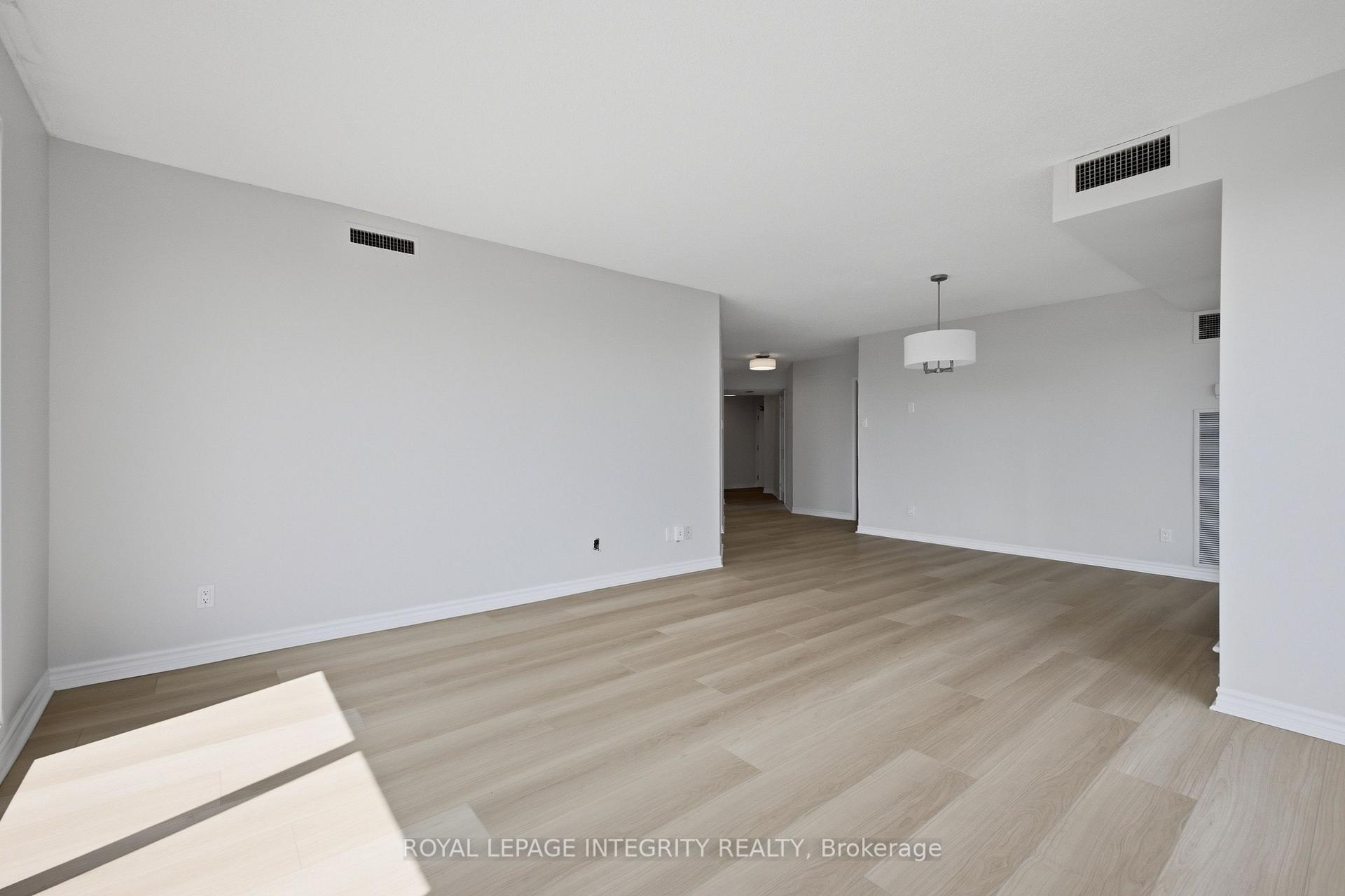 Photo 17 of Unit 1207, 545 St Laurent Boulevard, Ottawa, Viscount Alexander Park — HOMEH