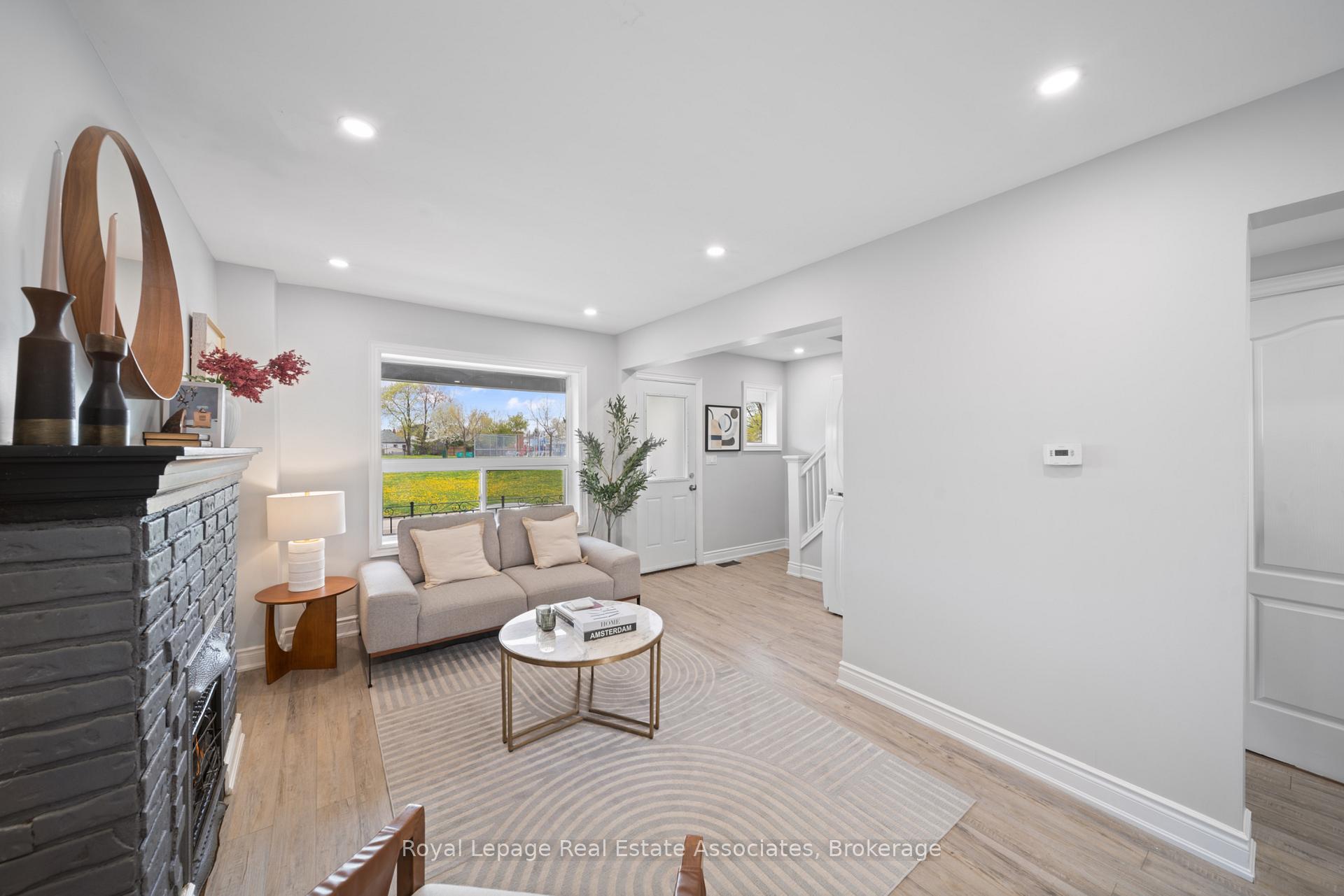 Photo 3 of 305 Weir Street N, Hamilton, Homeside — HOMEH