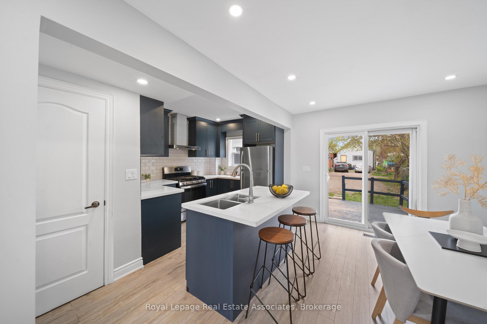 Photo 4 of 305 Weir Street N, Hamilton, Homeside — HOMEH
