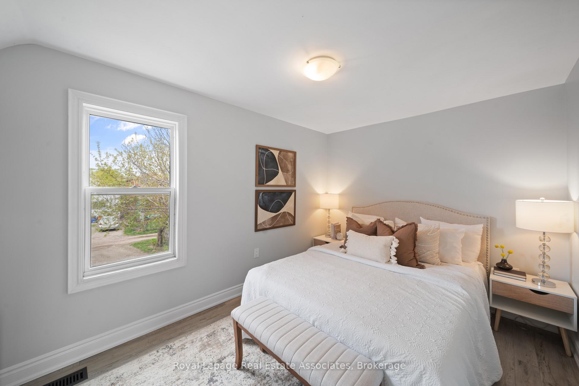 Photo 11 of 305 Weir Street N, Hamilton, Homeside — HOMEH