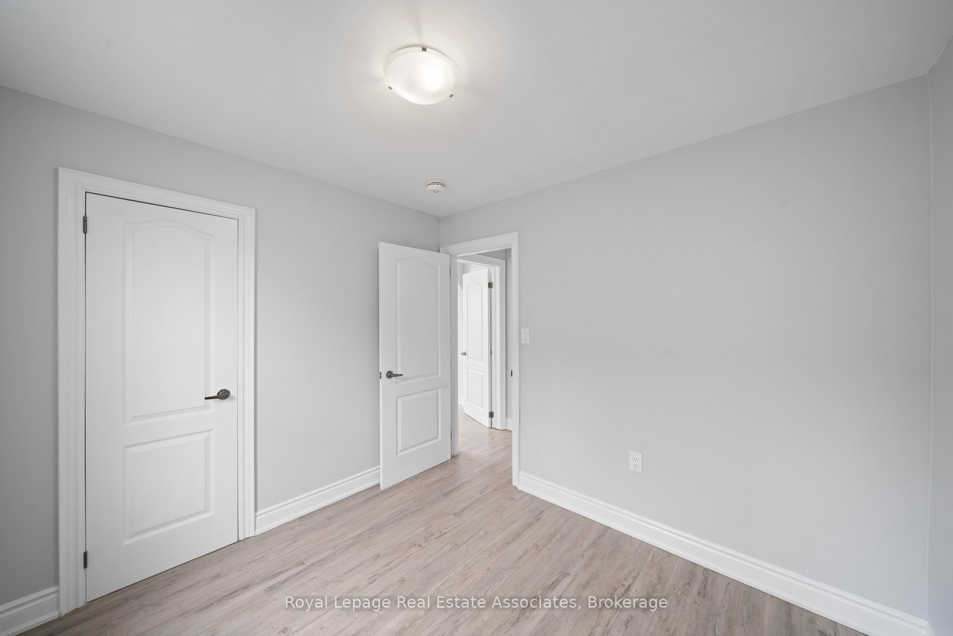Photo 14 of 305 Weir Street N, Hamilton, Homeside — HOMEH
