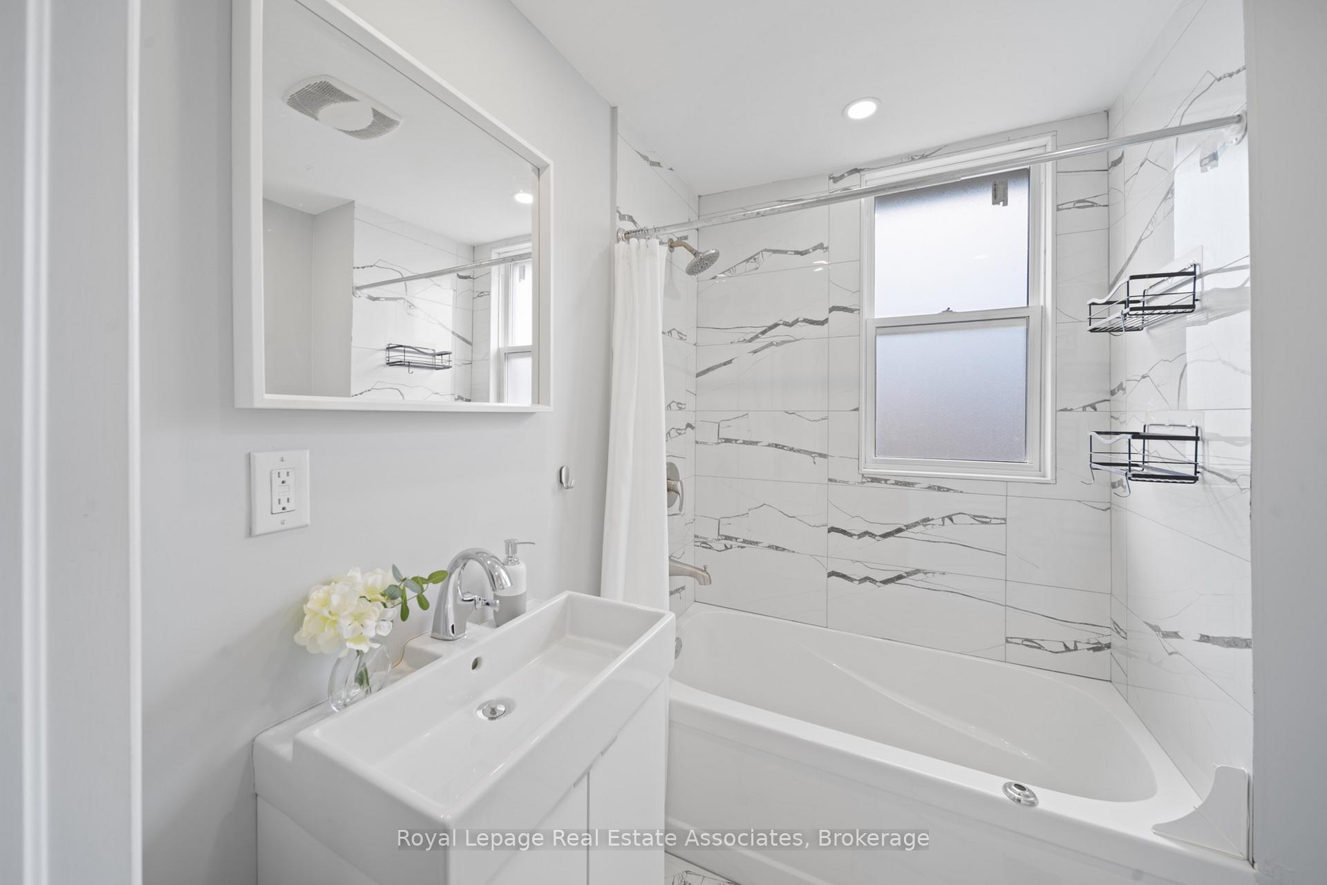 Photo 17 of 305 Weir Street N, Hamilton, Homeside — HOMEH