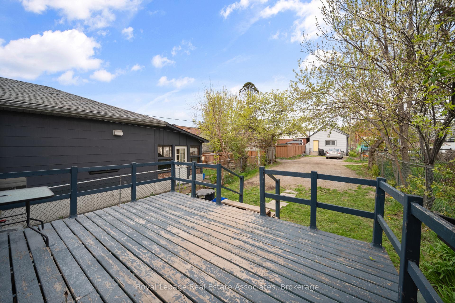 Photo 24 of 305 Weir Street N, Hamilton, Homeside — HOMEH