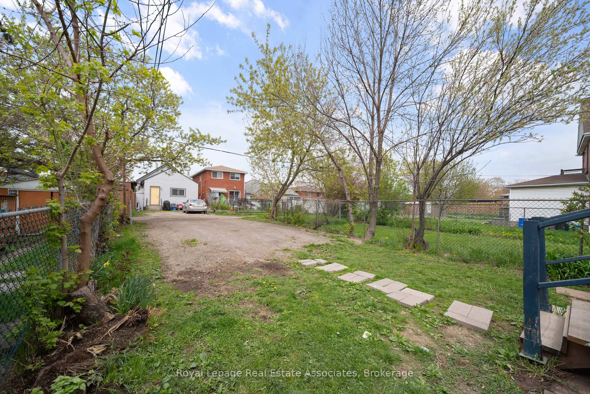Photo 25 of 305 Weir Street N, Hamilton, Homeside — HOMEH