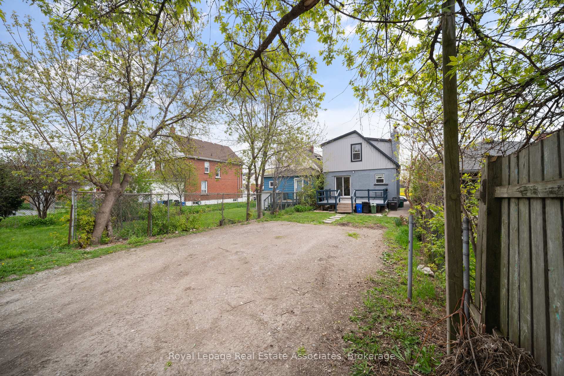 Photo 26 of 305 Weir Street N, Hamilton, Homeside — HOMEH