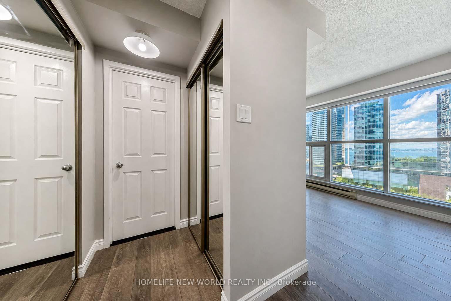 Photo 16 of Unit 1602, 77 Harbour Square, Toronto, Waterfront Communities — HOMEH