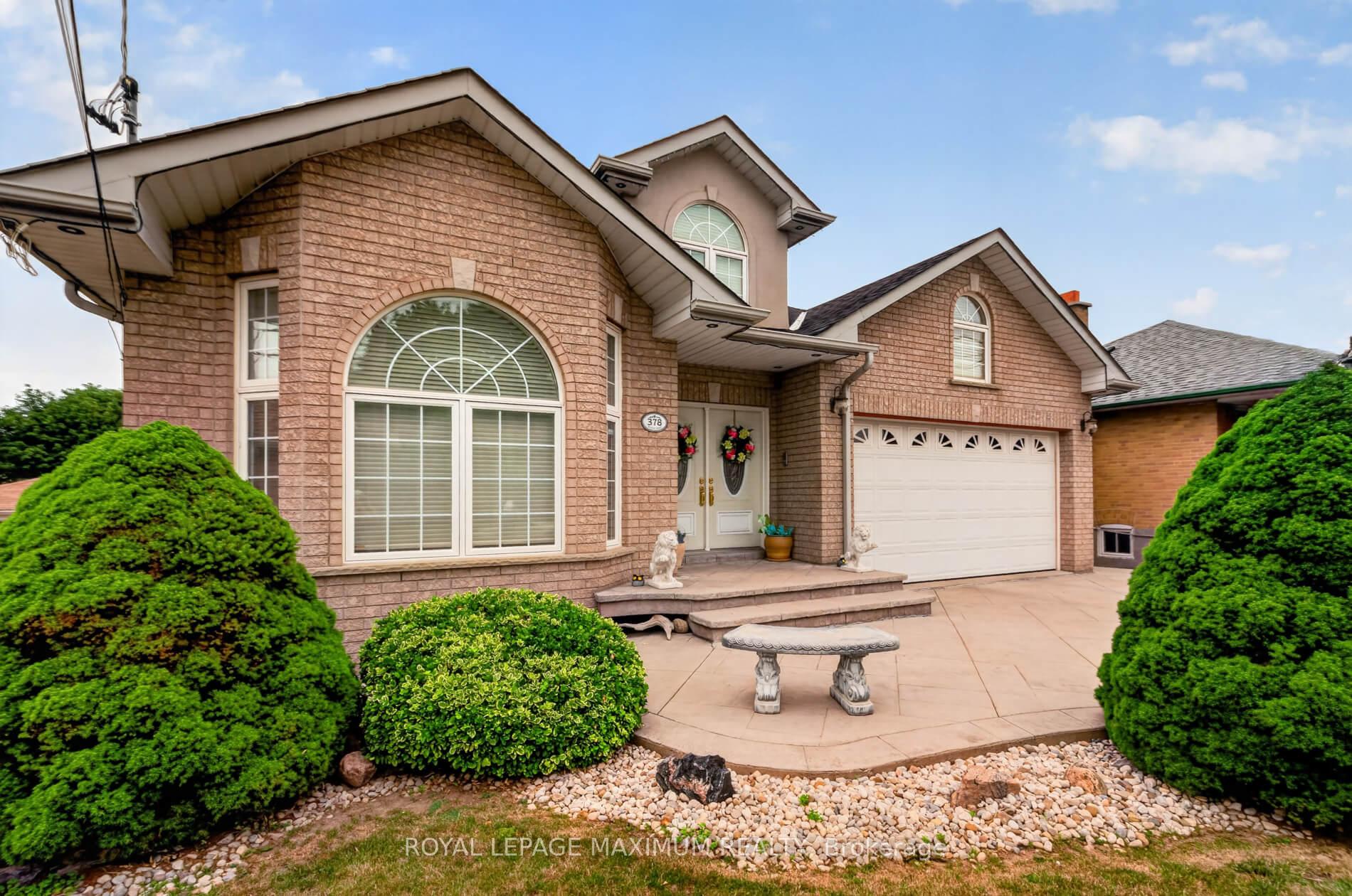 Photo 2 of 378 Rustic Road, North York, Maple Leaf — HOMEH