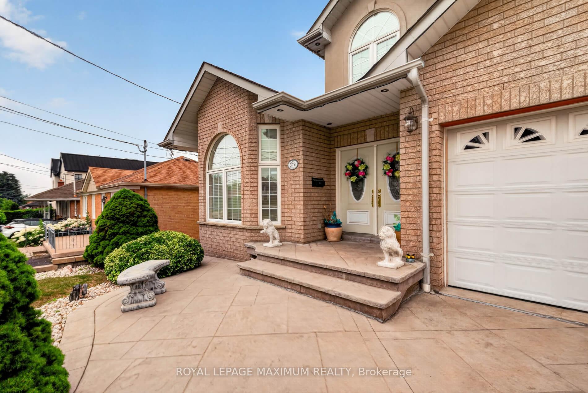 Photo 3 of 378 Rustic Road, North York, Maple Leaf — HOMEH