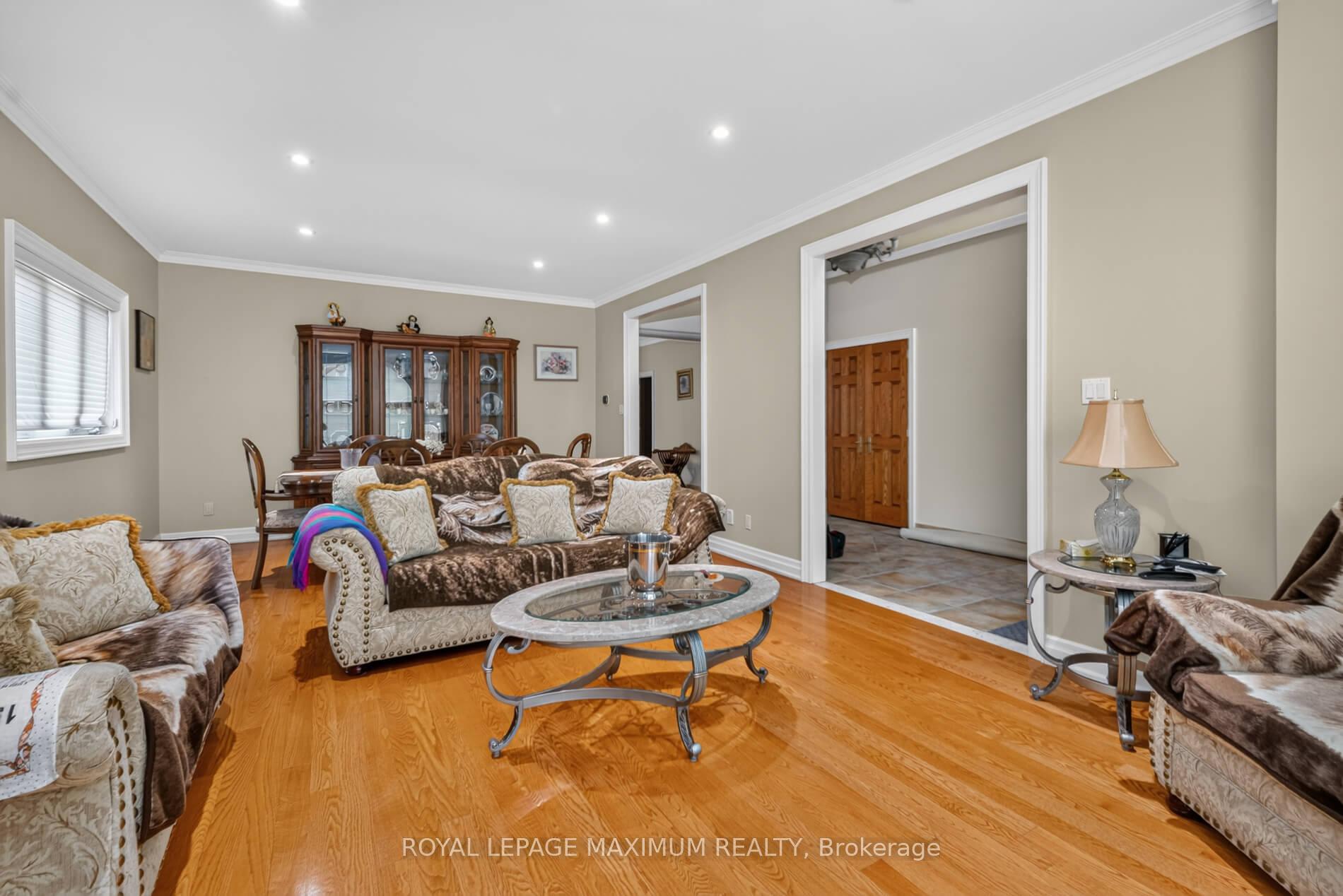 Photo 6 of 378 Rustic Road, North York, Maple Leaf — HOMEH