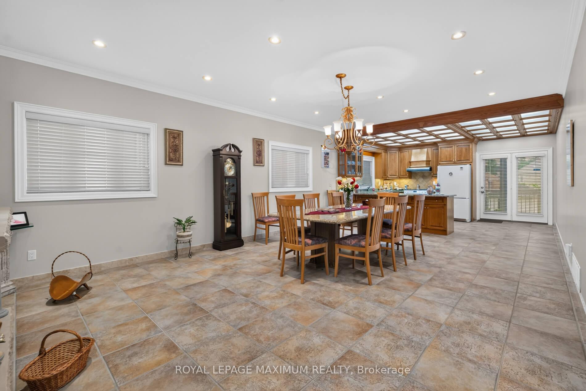 Photo 11 of 378 Rustic Road, North York, Maple Leaf — HOMEH