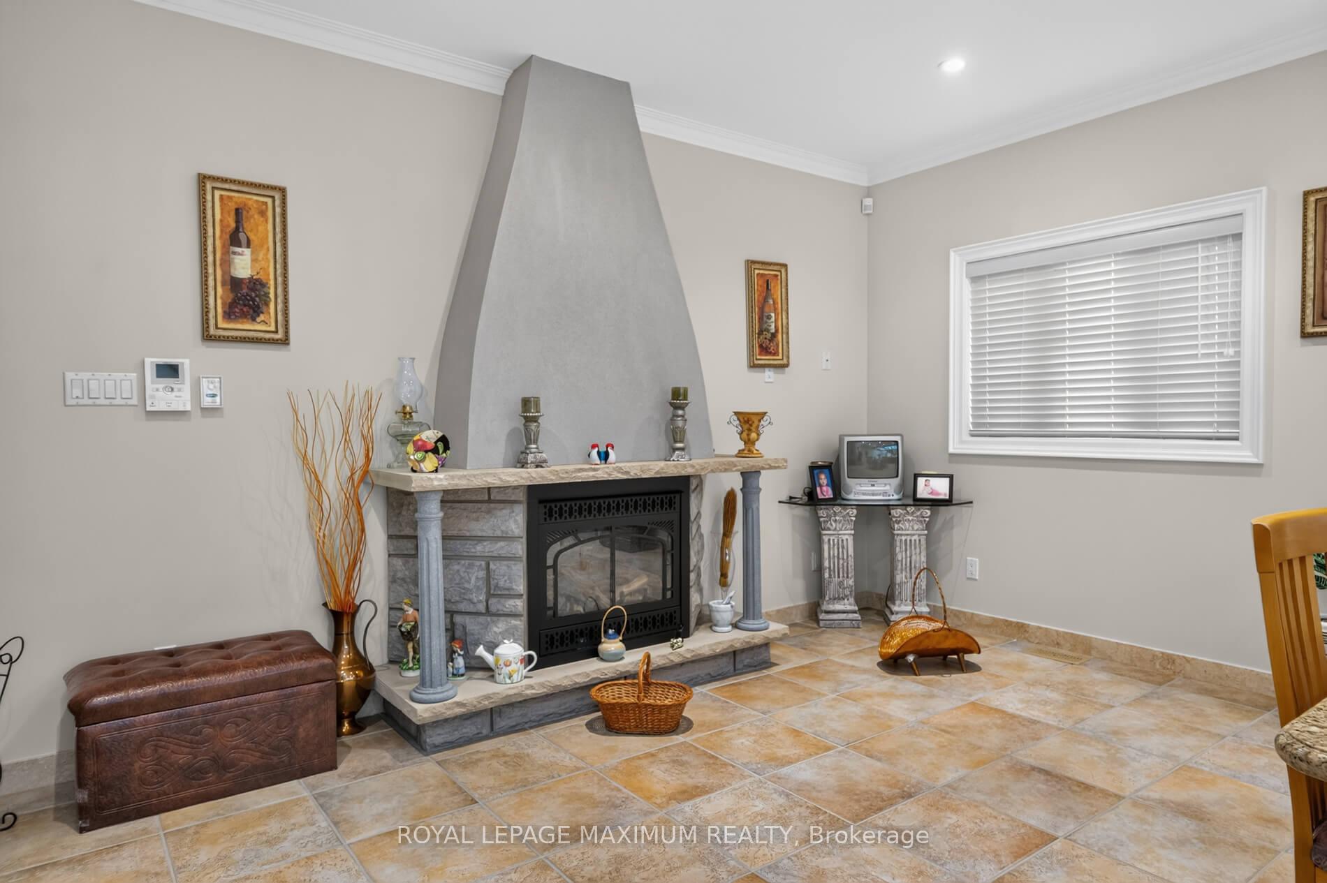 Photo 13 of 378 Rustic Road, North York, Maple Leaf — HOMEH