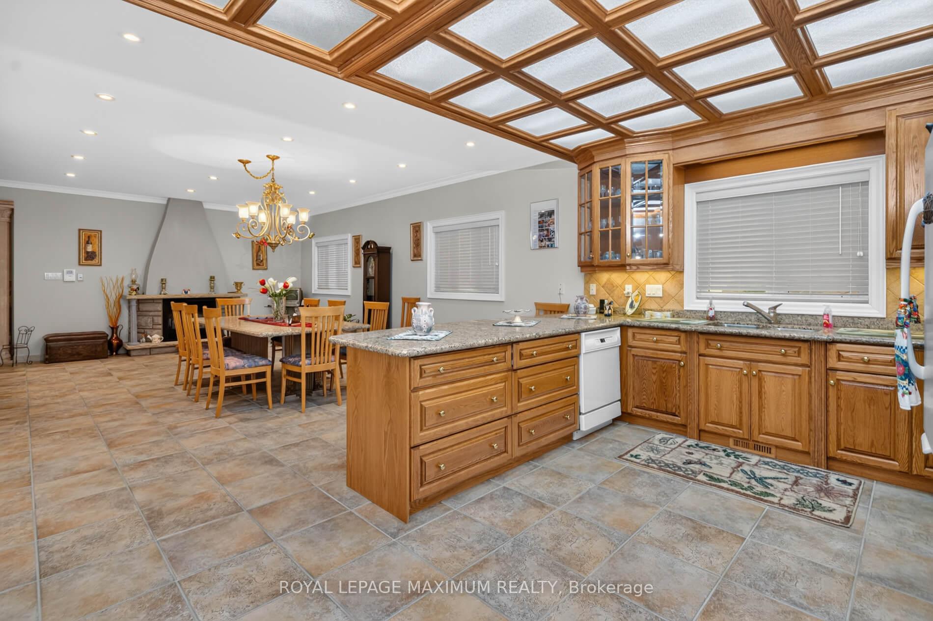 Photo 18 of 378 Rustic Road, North York, Maple Leaf — HOMEH