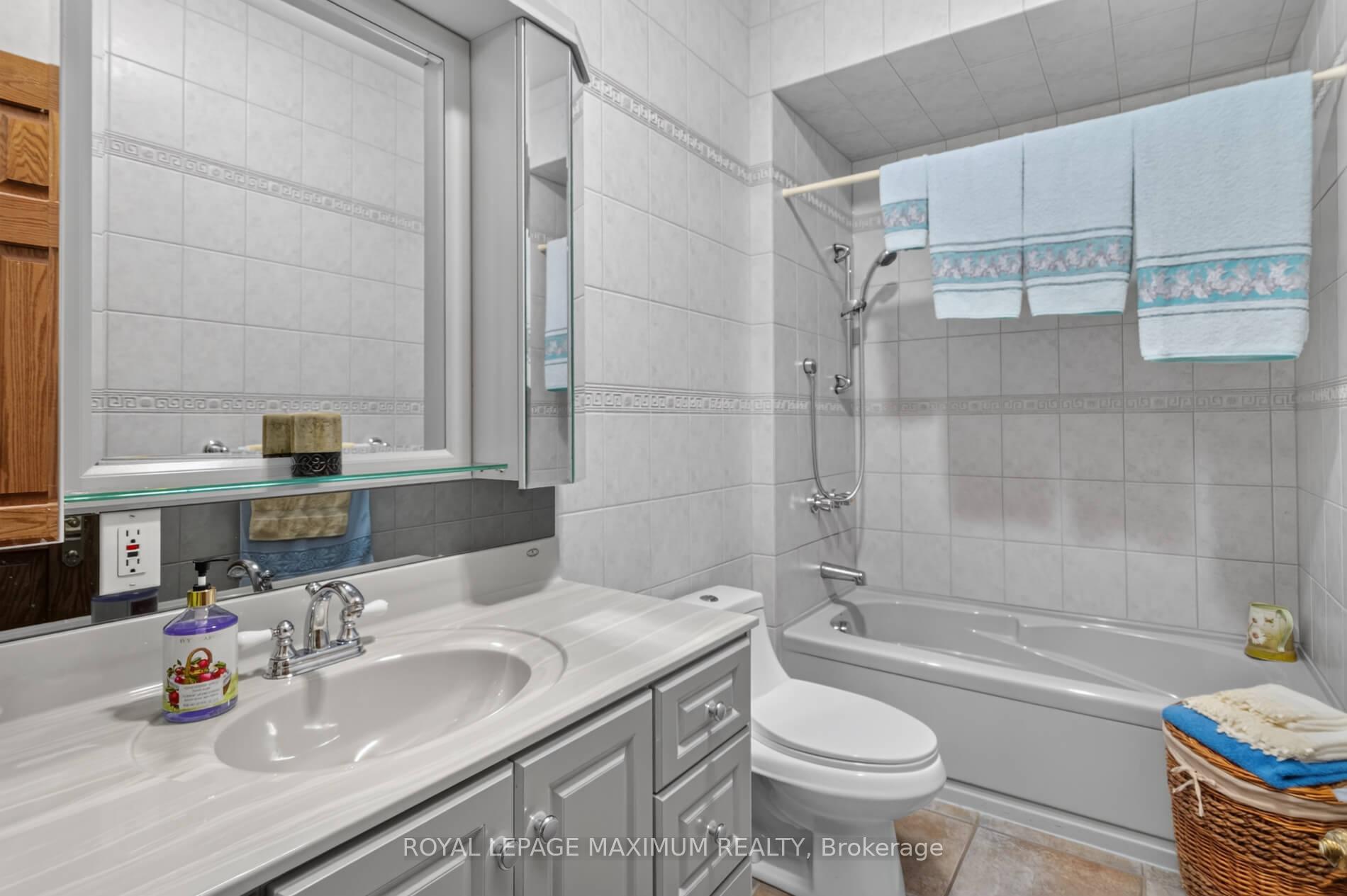 Photo 19 of 378 Rustic Road, North York, Maple Leaf — HOMEH