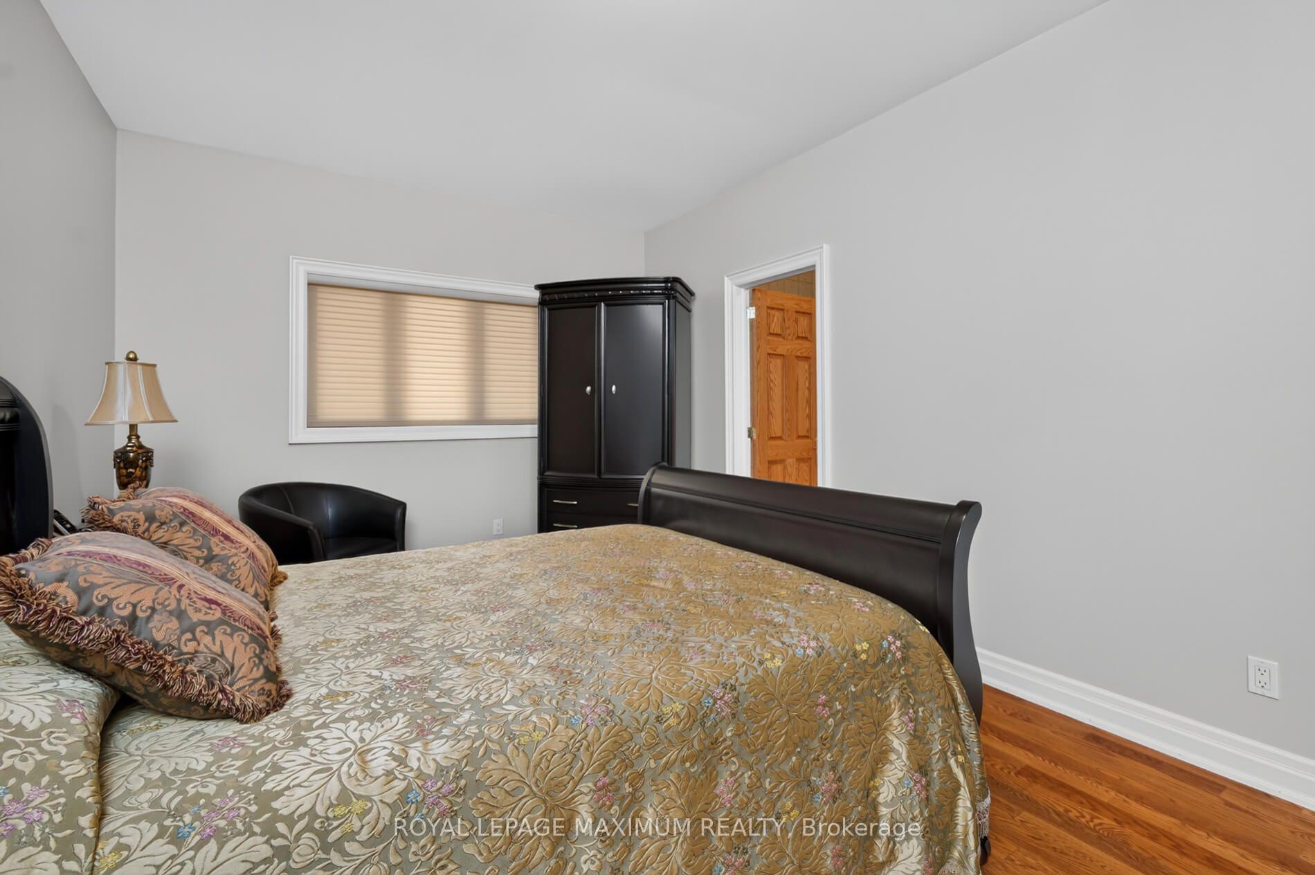 Photo 21 of 378 Rustic Road, North York, Maple Leaf — HOMEH