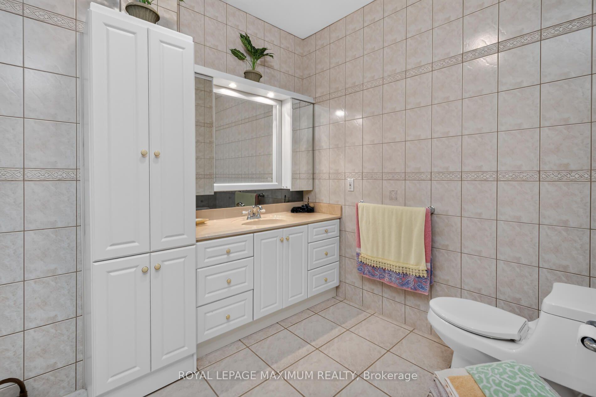 Photo 22 of 378 Rustic Road, North York, Maple Leaf — HOMEH