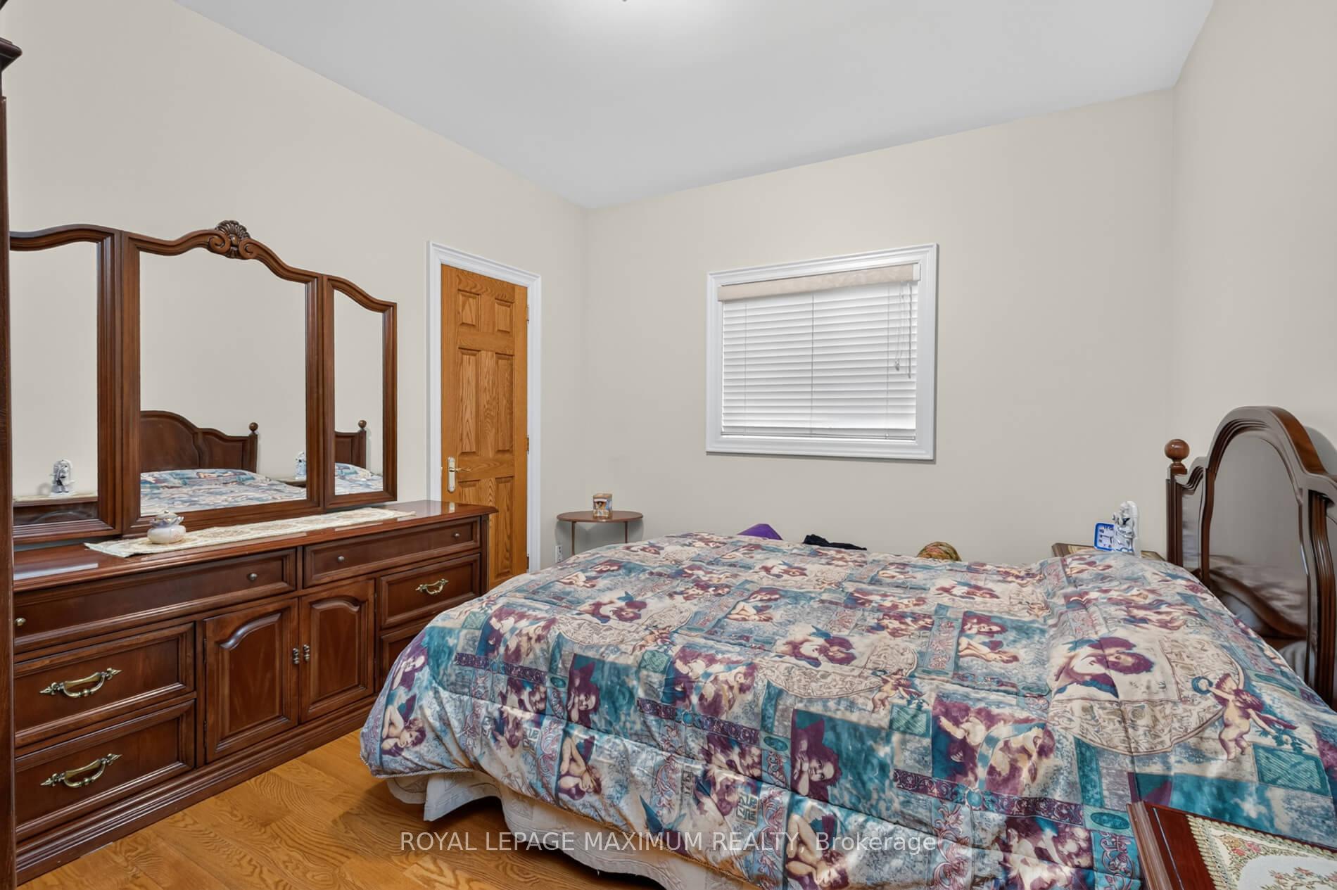Photo 25 of 378 Rustic Road, North York, Maple Leaf — HOMEH