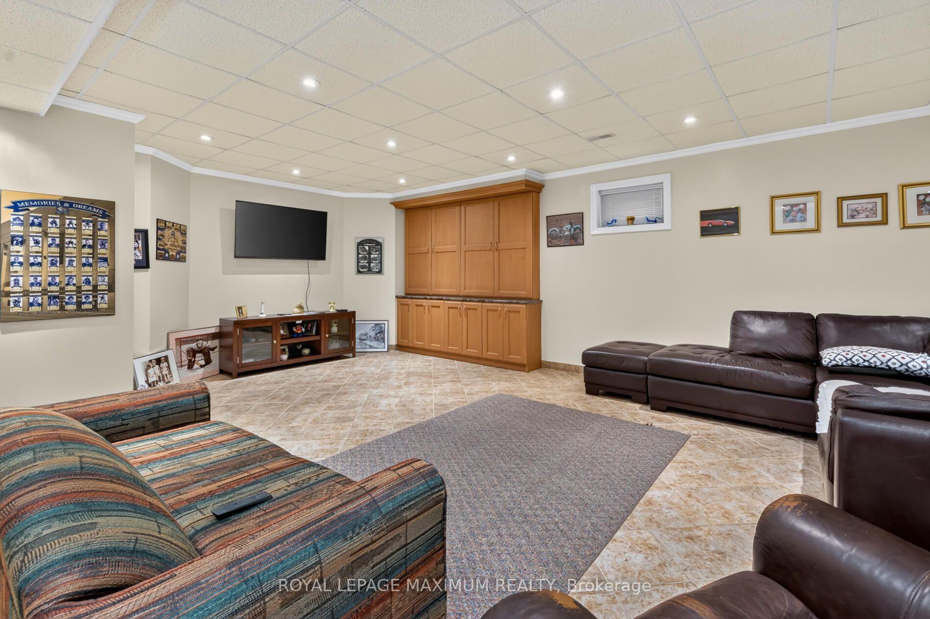 Photo 27 of 378 Rustic Road, North York, Maple Leaf — HOMEH