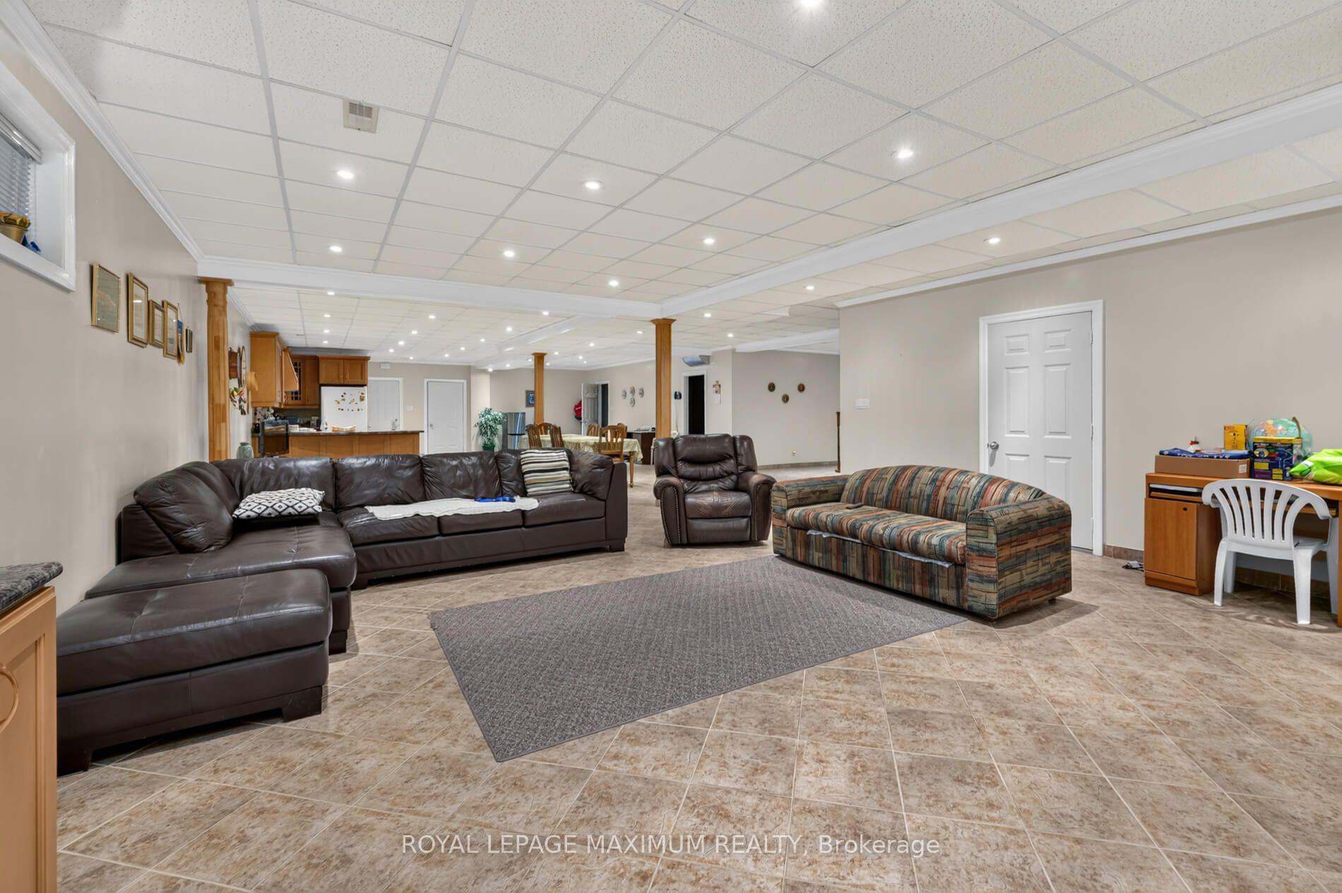 Photo 29 of 378 Rustic Road, North York, Maple Leaf — HOMEH