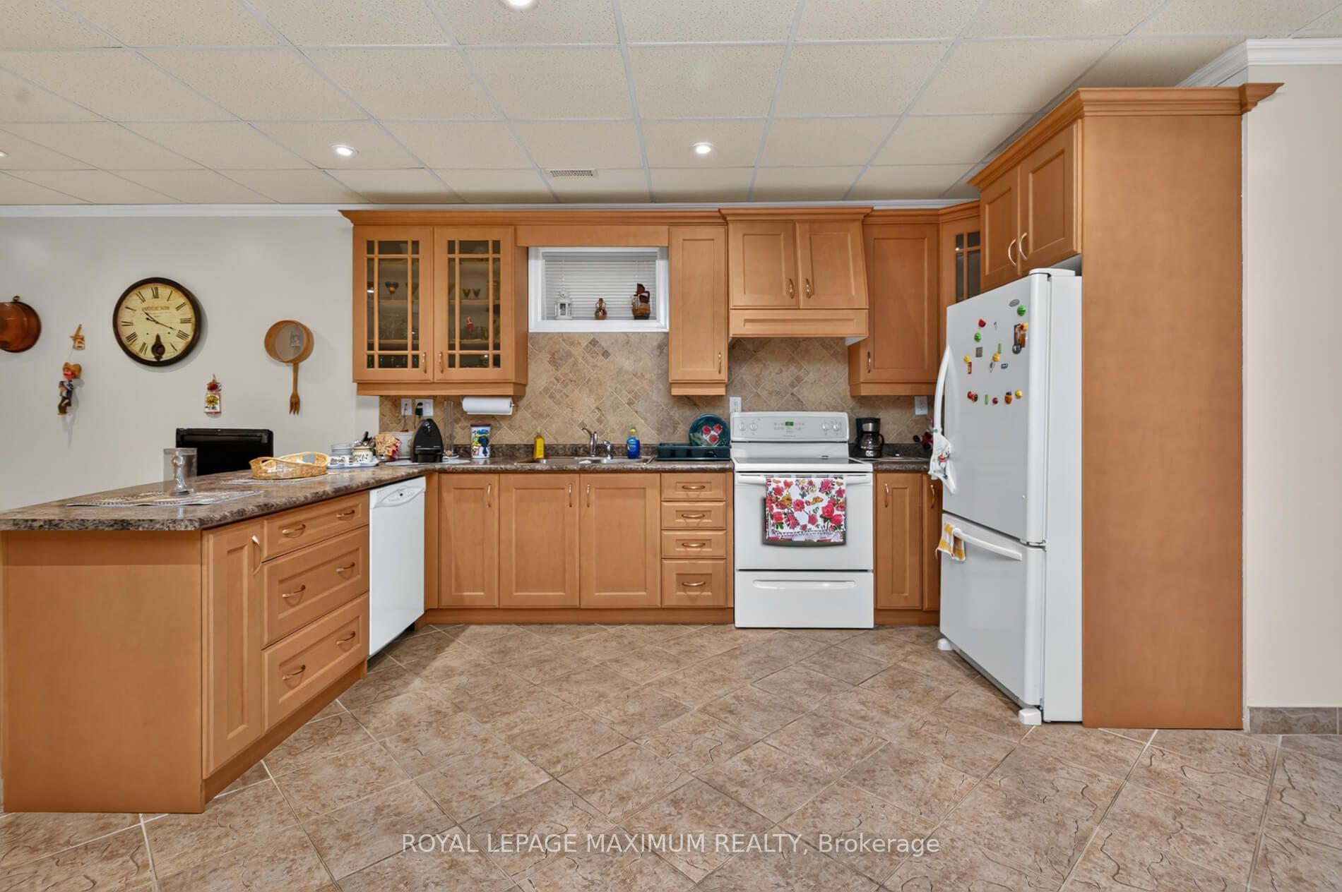 Photo 33 of 378 Rustic Road, North York, Maple Leaf — HOMEH