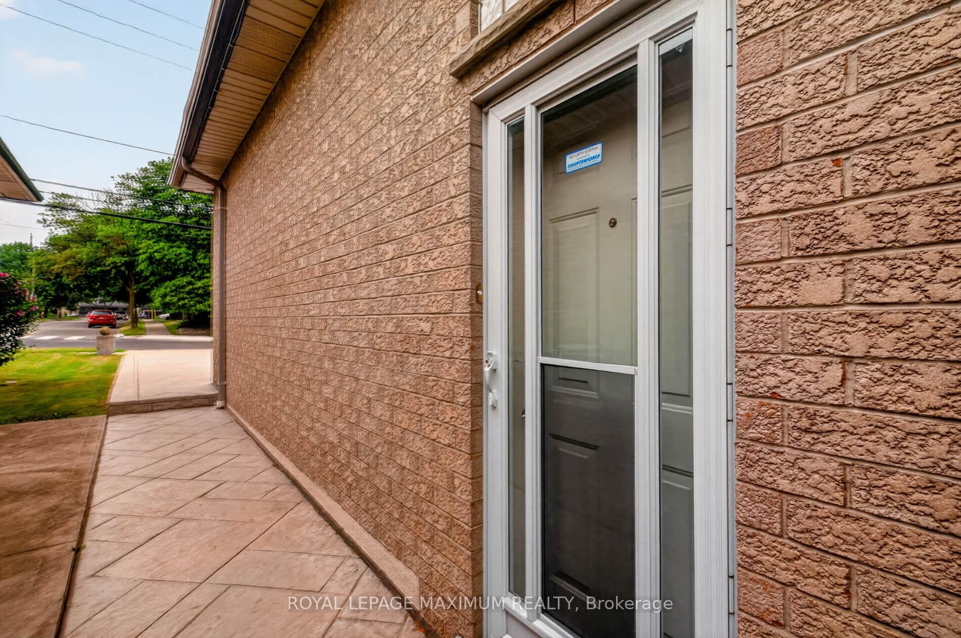 Photo 36 of 378 Rustic Road, North York, Maple Leaf — HOMEH