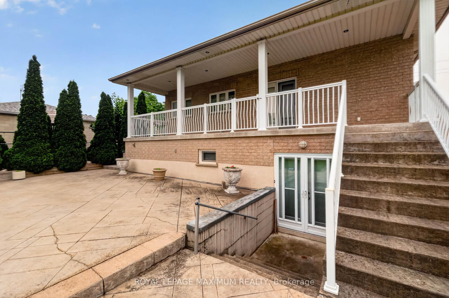 Photo 39 of 378 Rustic Road, North York, Maple Leaf — HOMEH
