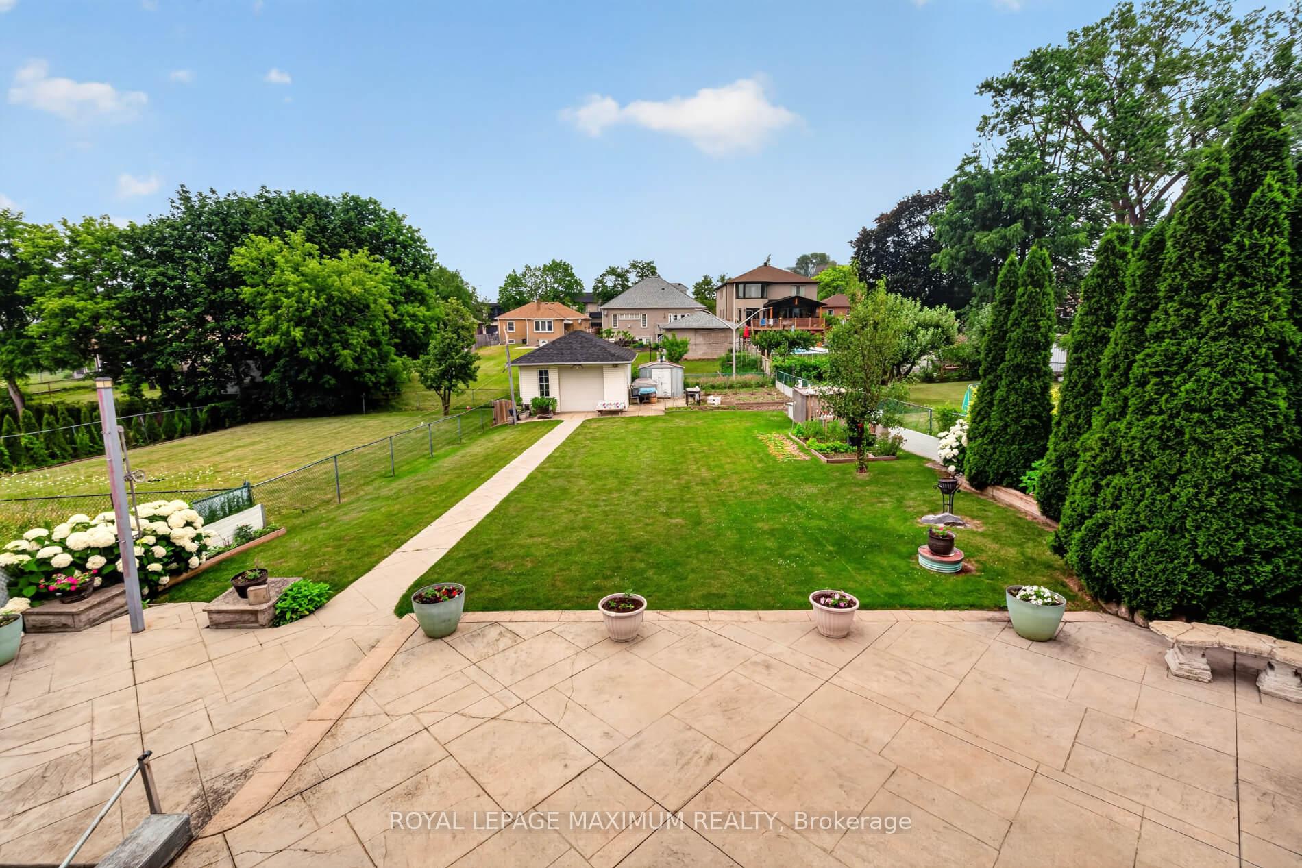 Photo 41 of 378 Rustic Road, North York, Maple Leaf — HOMEH