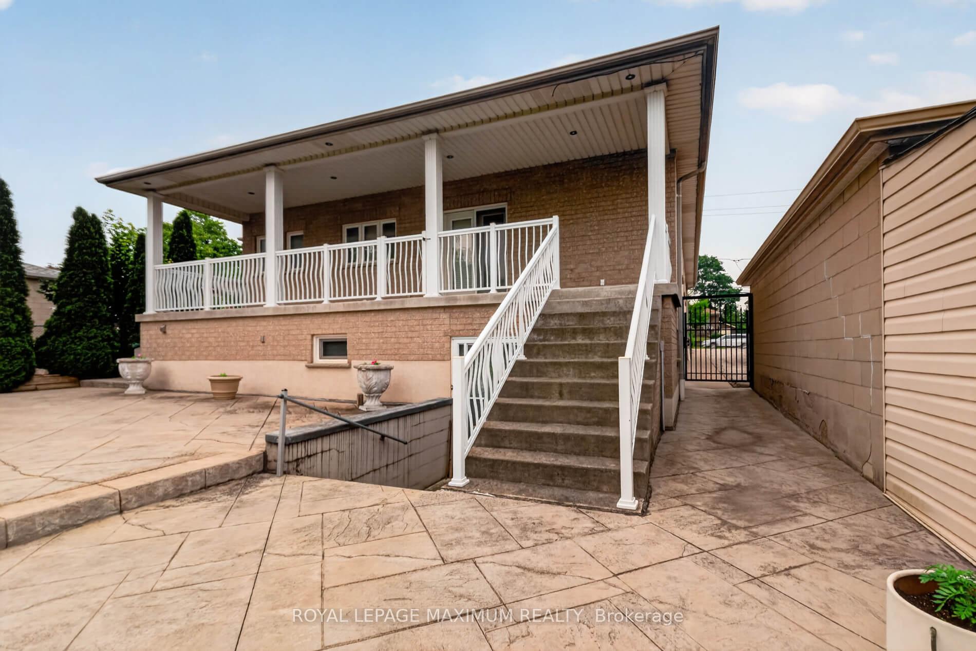 Photo 45 of 378 Rustic Road, North York, Maple Leaf — HOMEH