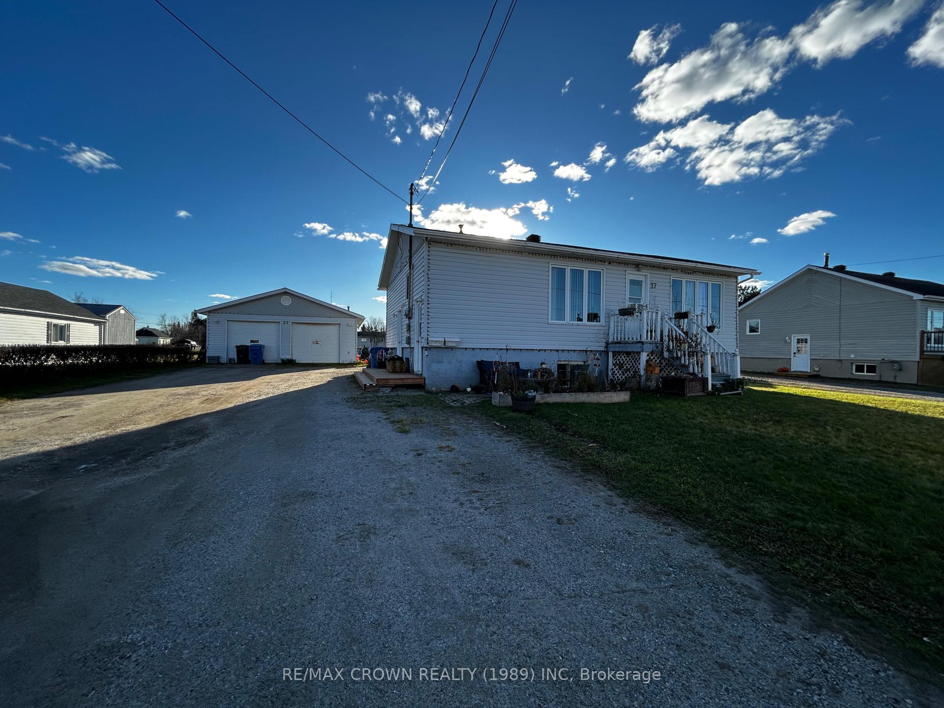 Photo 2 of 37 De L'etang Boulevard, Kapuskasing — HOMEH