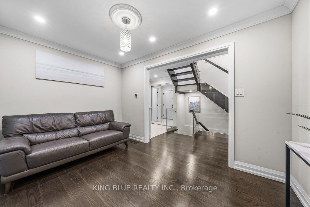 Photo 6 of 56 Thornbury Circle, Vaughan, Crestwood-Springfarm-Yorkhill — HOMEH