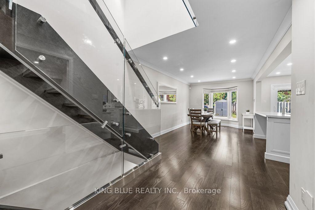 Photo 7 of 56 Thornbury Circle, Vaughan, Crestwood-Springfarm-Yorkhill — HOMEH