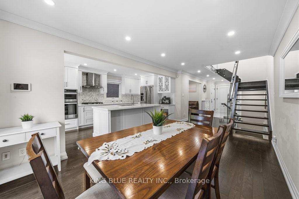 Photo 10 of 56 Thornbury Circle, Vaughan, Crestwood-Springfarm-Yorkhill — HOMEH