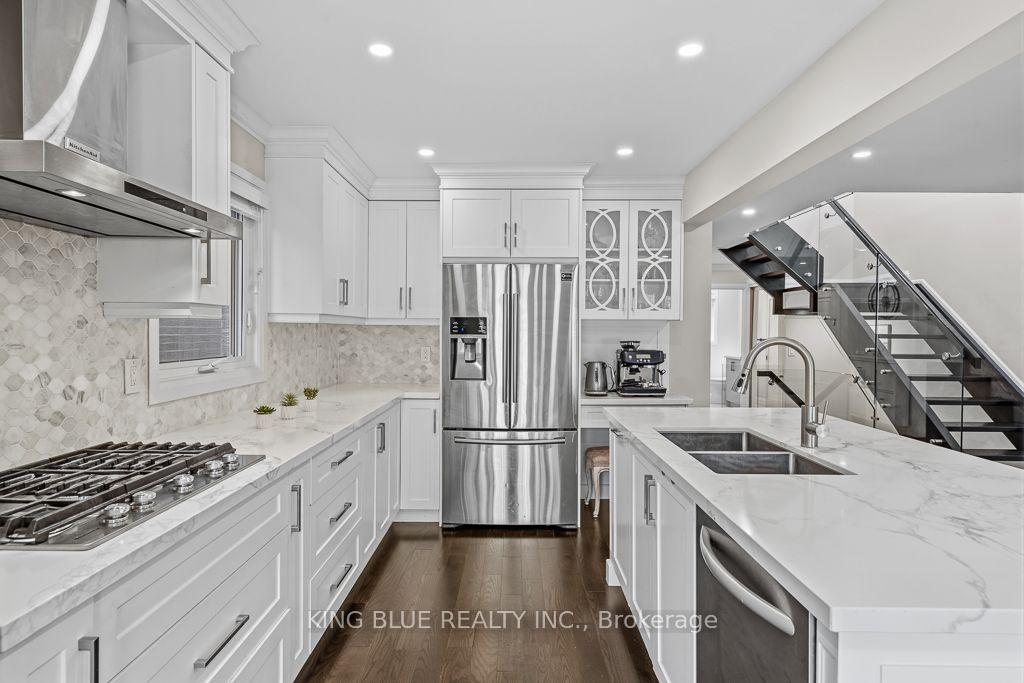 Photo 13 of 56 Thornbury Circle, Vaughan, Crestwood-Springfarm-Yorkhill — HOMEH