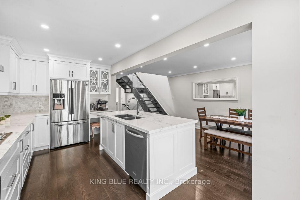Photo 14 of 56 Thornbury Circle, Vaughan, Crestwood-Springfarm-Yorkhill — HOMEH