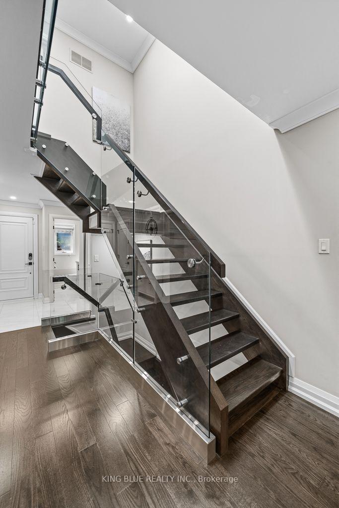 Photo 17 of 56 Thornbury Circle, Vaughan, Crestwood-Springfarm-Yorkhill — HOMEH