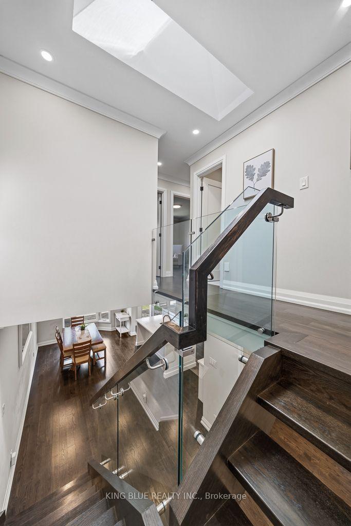 Photo 18 of 56 Thornbury Circle, Vaughan, Crestwood-Springfarm-Yorkhill — HOMEH
