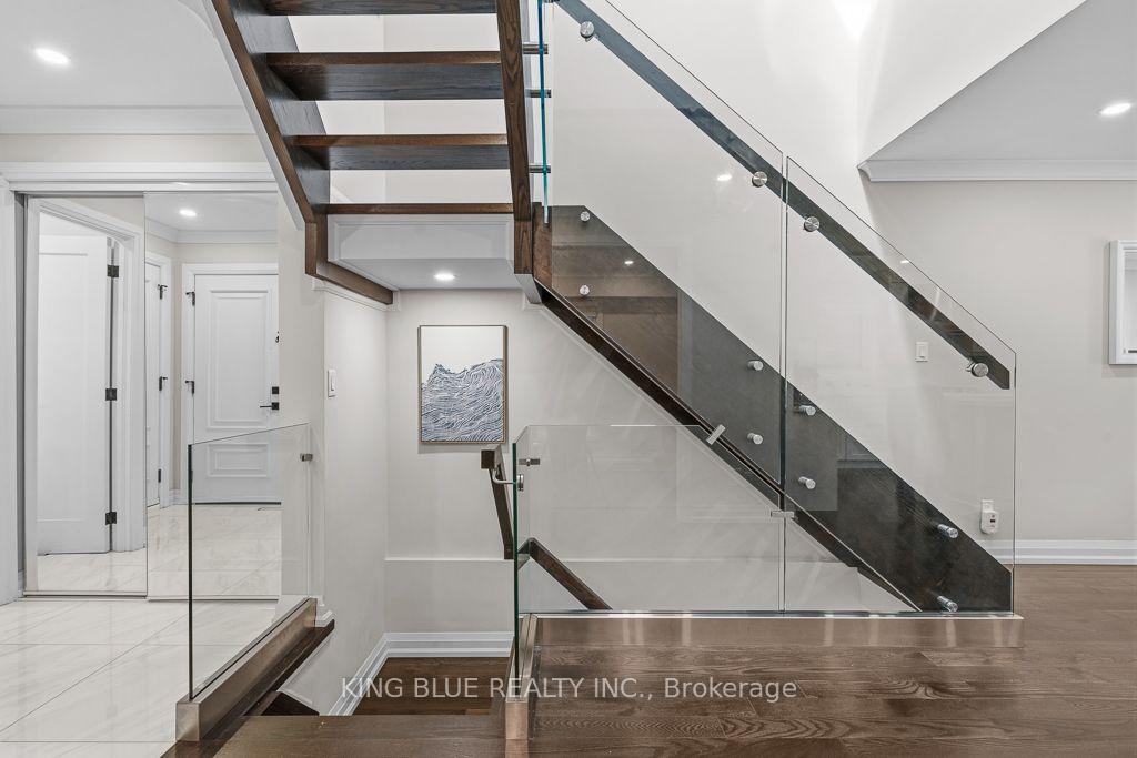 Photo 31 of 56 Thornbury Circle, Vaughan, Crestwood-Springfarm-Yorkhill — HOMEH
