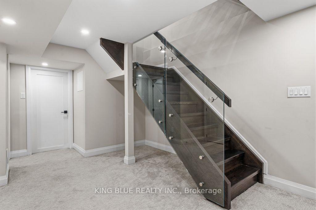 Photo 32 of 56 Thornbury Circle, Vaughan, Crestwood-Springfarm-Yorkhill — HOMEH