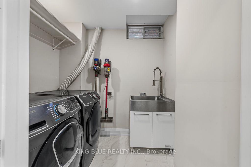 Photo 35 of 56 Thornbury Circle, Vaughan, Crestwood-Springfarm-Yorkhill — HOMEH