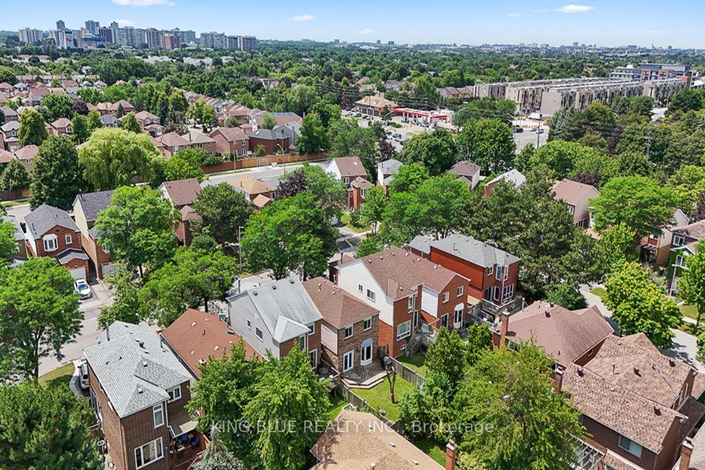 Photo 43 of 56 Thornbury Circle, Vaughan, Crestwood-Springfarm-Yorkhill — HOMEH