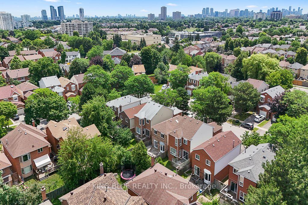 Photo 44 of 56 Thornbury Circle, Vaughan, Crestwood-Springfarm-Yorkhill — HOMEH