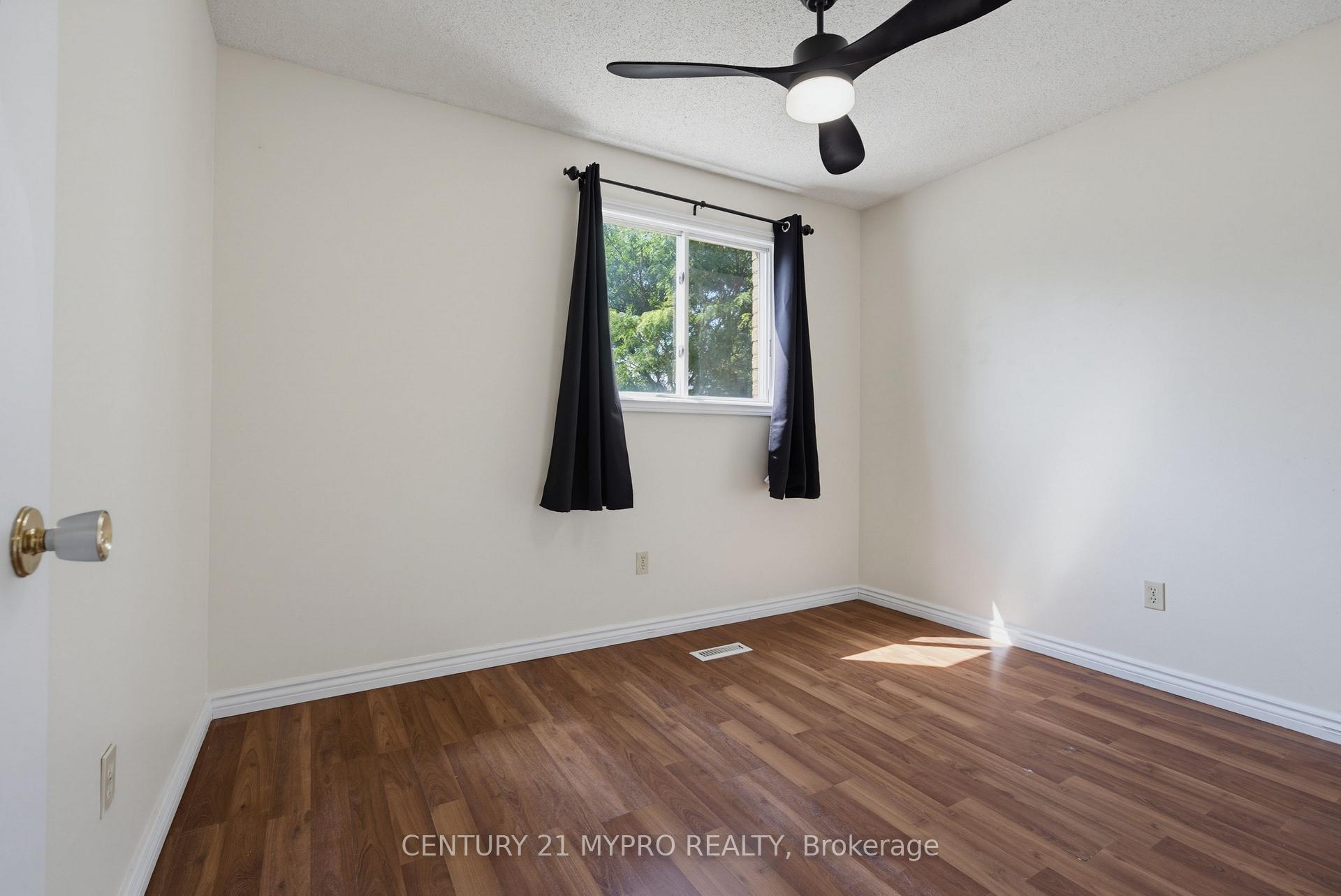 Photo 14 of 143 Ardsley Crescent, London, North I — HOMEH