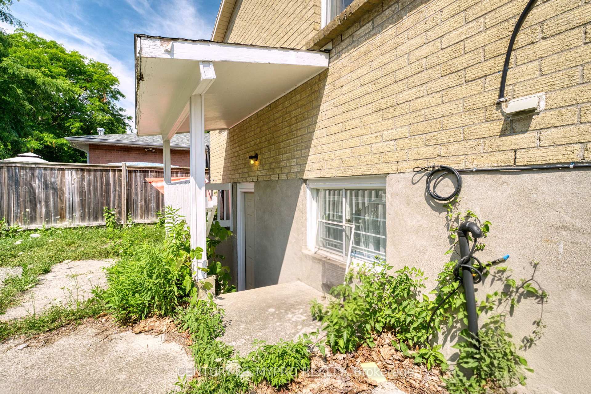 Photo 19 of 143 Ardsley Crescent, London, North I — HOMEH