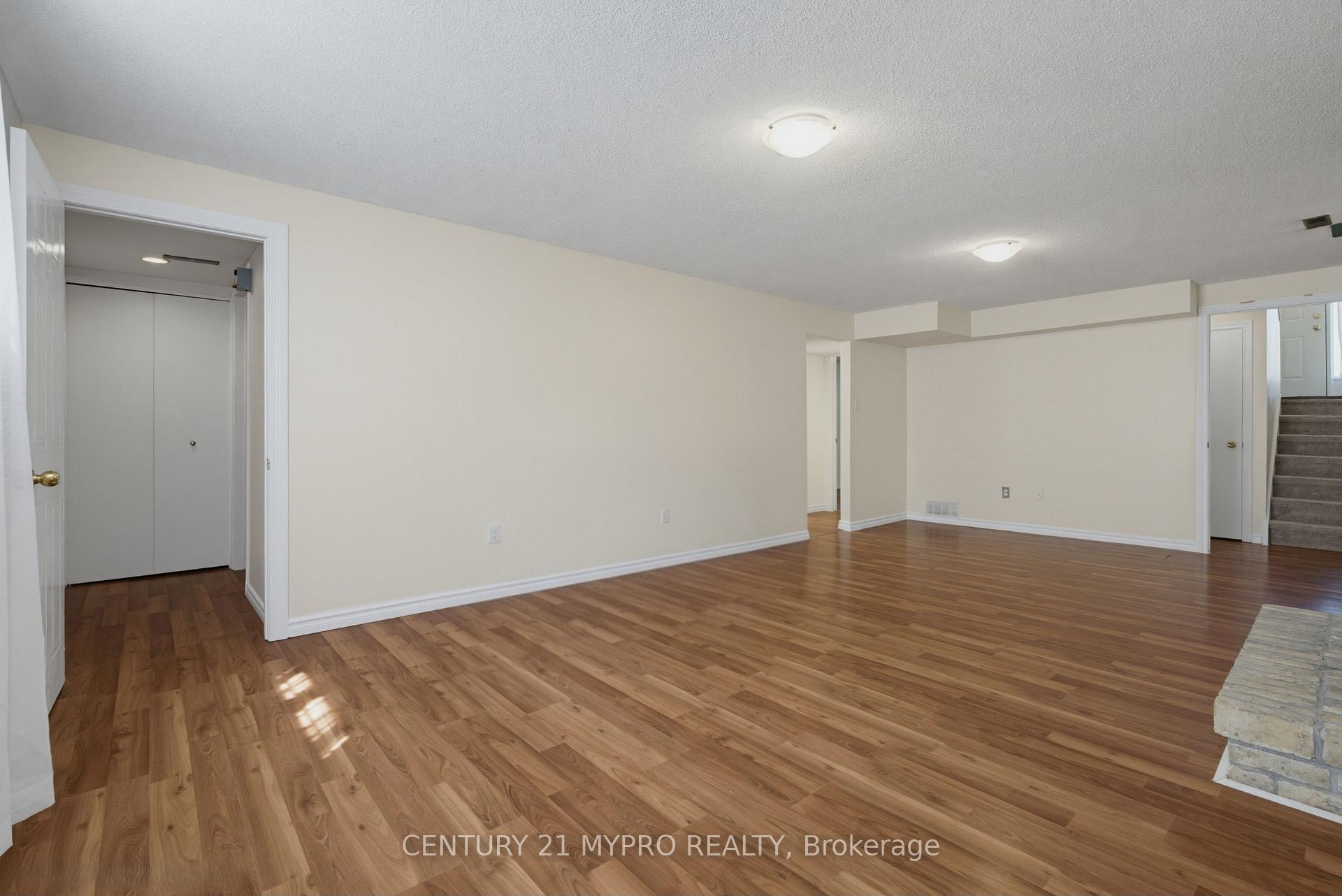 Photo 23 of 143 Ardsley Crescent, London, North I — HOMEH