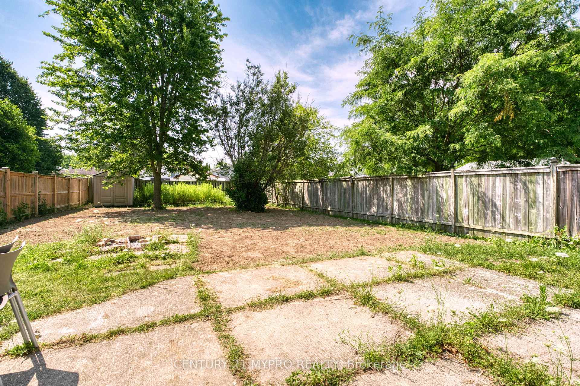 Photo 29 of 143 Ardsley Crescent, London, North I — HOMEH