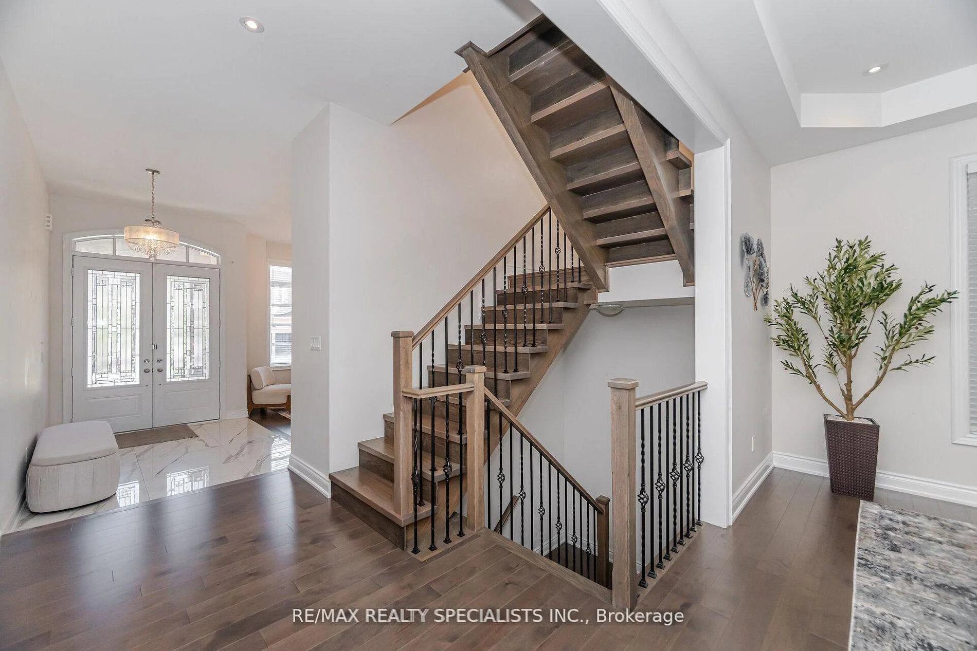 Photo 7 of 53 Threshingmills Boulevard, Oakville, River Oaks — HOMEH