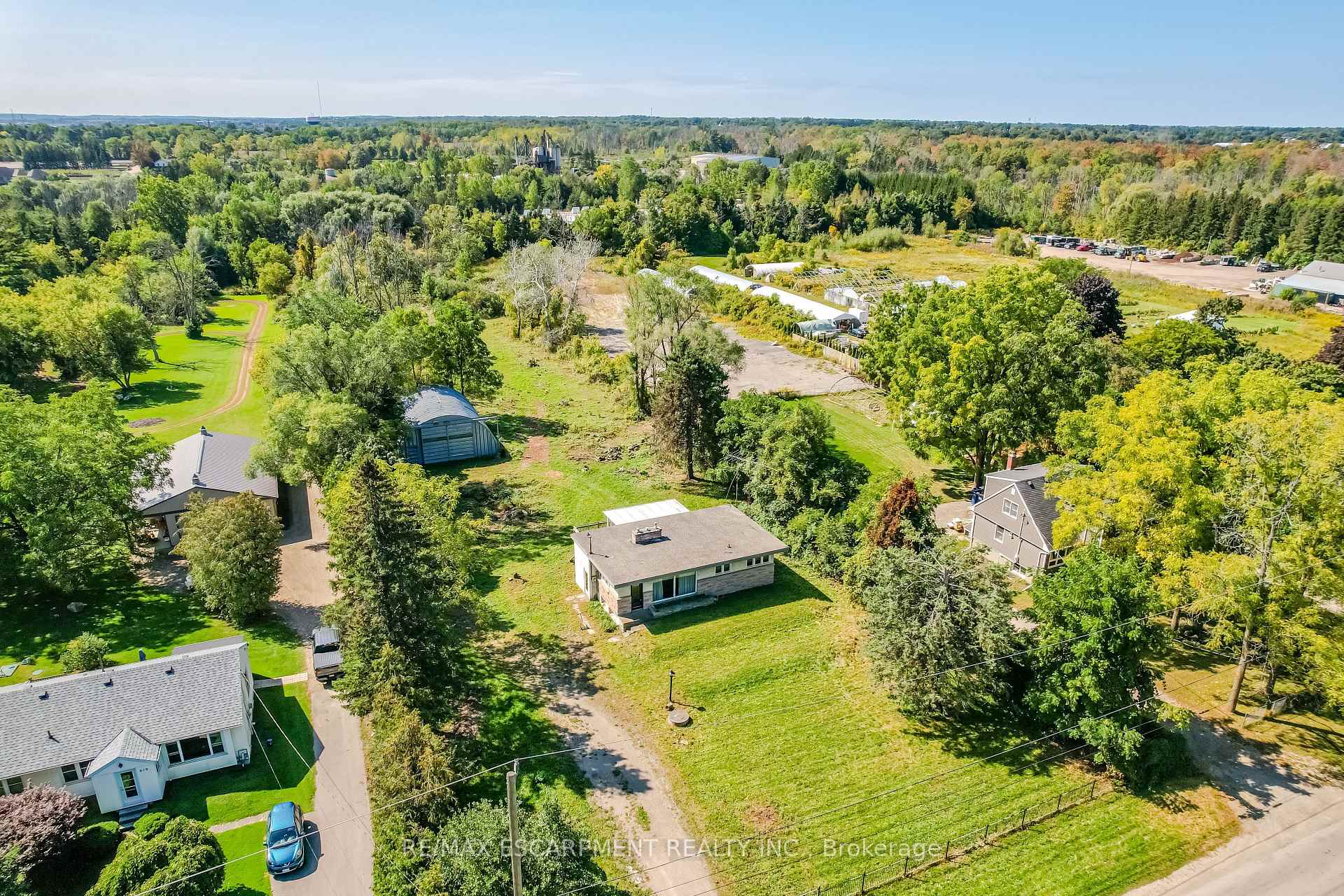 Photo 3 of 623 Robson Road, Hamilton, Waterdown — HOMEH