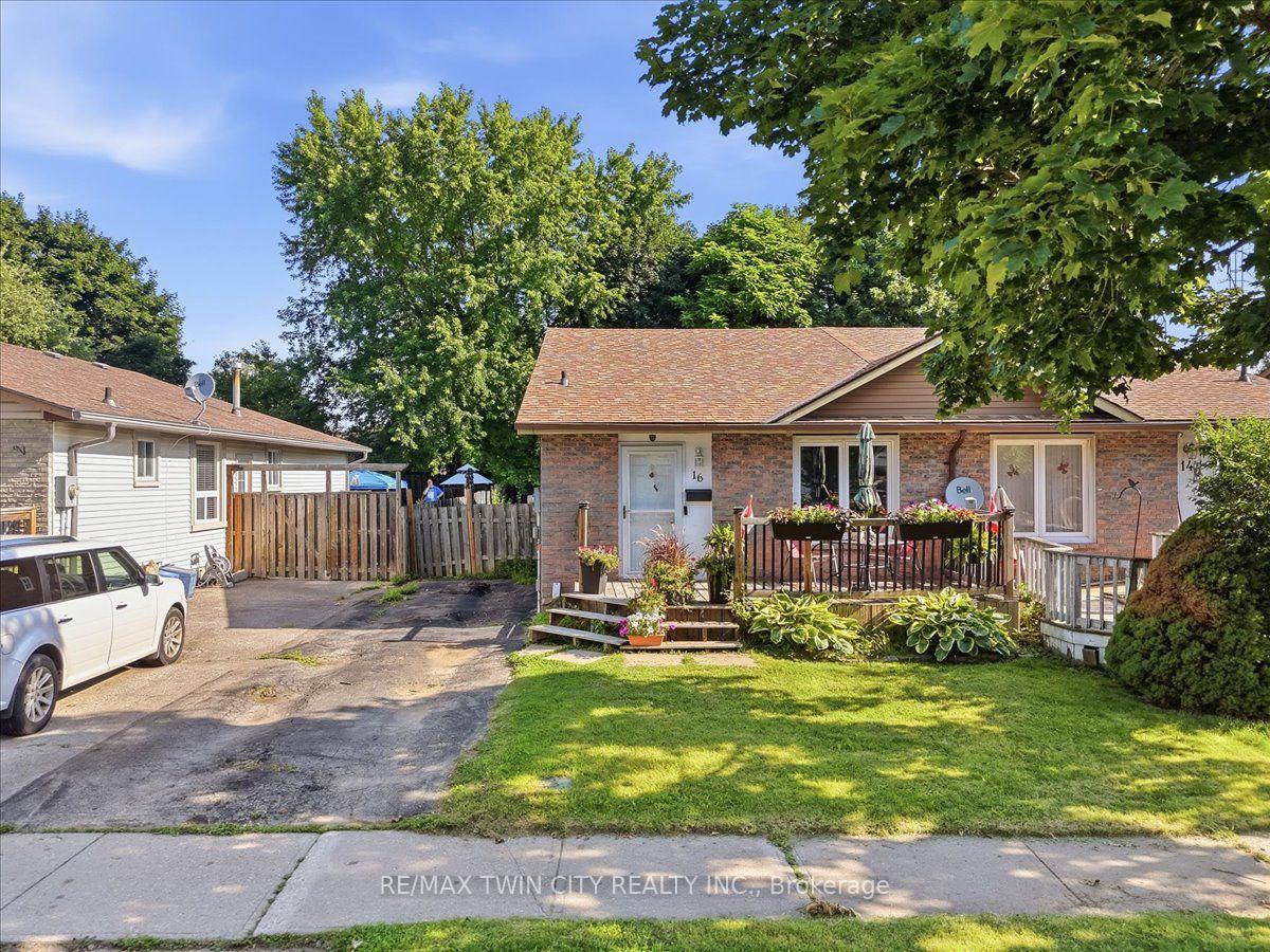 Photo 3 of 16 Palomino Drive, Brantford, Lynden Hills — HOMEH