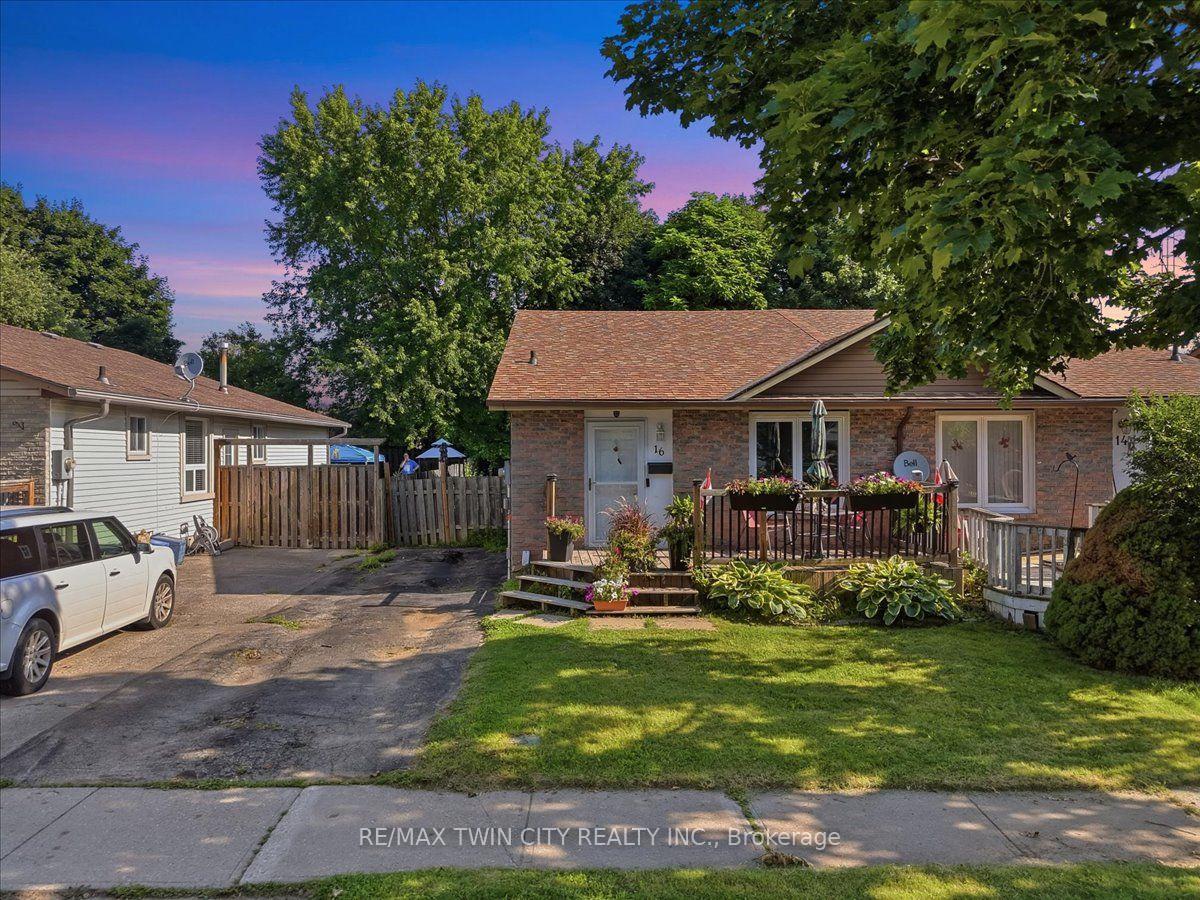 Photo 4 of 16 Palomino Drive, Brantford, Lynden Hills — HOMEH